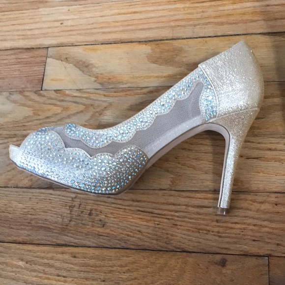 Tan Heels - Picture 2 of 3